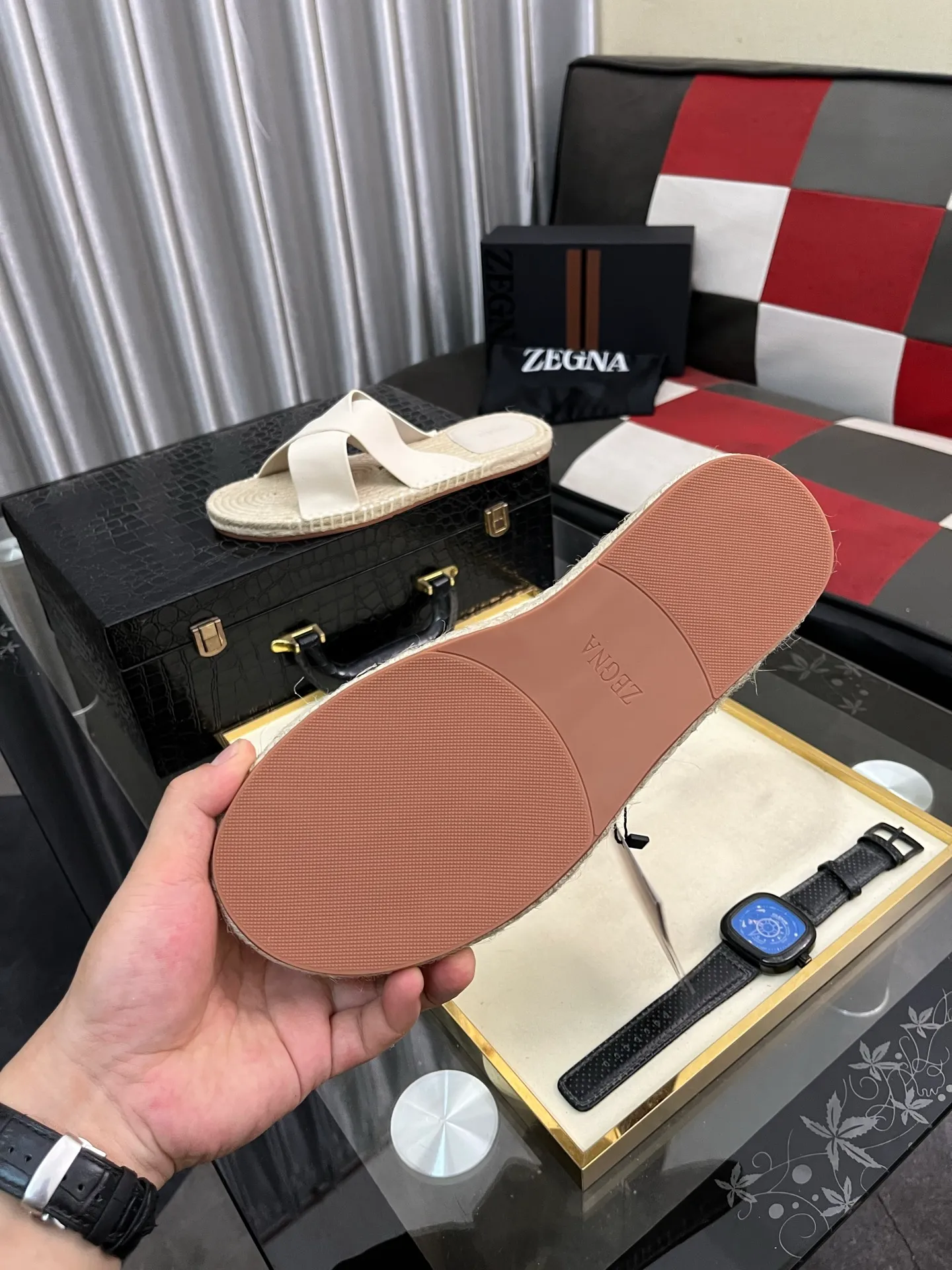 Men's shoes 💰320⌚️⌚️《HERMES》Hermès 💁♂️Men's casual slippers, compare the quality at the counter🧚🏿♂️ The upper layer has a stone pattern with clear texture, showing high-end, high-end, comfortable to wear and versatile. Purely hand-pulled, raw rubber breathable outsole, breathable and comfortable lambskin lining, 100% comfortable density, original rubber outsole wear-resistant code number 38-44. Can be customized 45-46-47